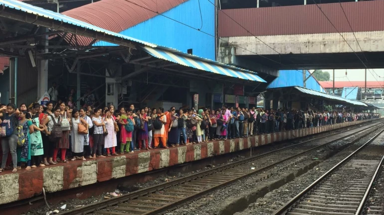 बुधवार को भारी बारिश होने की चेतावनी नहीं जारी की गयी थी, मध्य रेलवे का दावा बुधवार को भारी बारिश होने की चेतावनी नहीं जारी की गयी थी, मध्य रेलवे का दावा