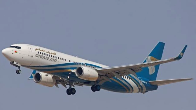 मस्कट जा रही विमान का इंजन हुआ फेल, मुंबई में कराई गयी इमरजेंसी लैंडिंग मस्कट जा रही विमान का इंजन हुआ फेल, मुंबई में कराई गयी इमरजेंसी लैंडिंग