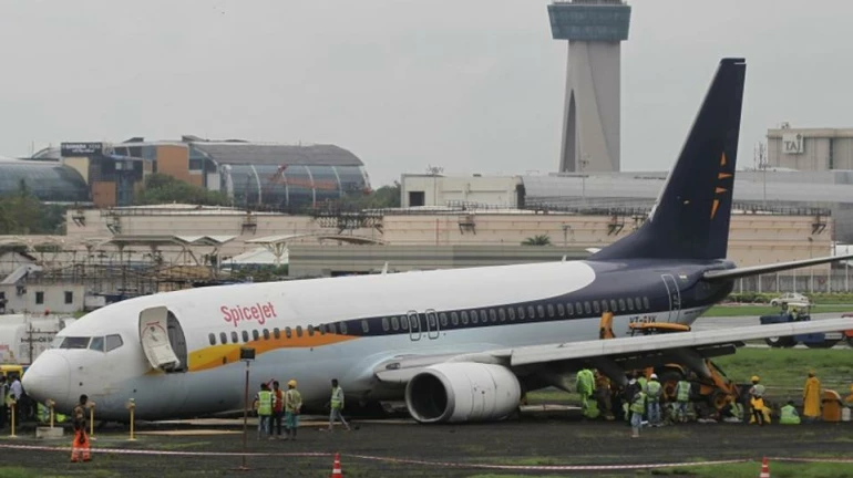 SpiceJet airplane stranded on T2 runway finally pulled out; DGCA issues notice to the airline