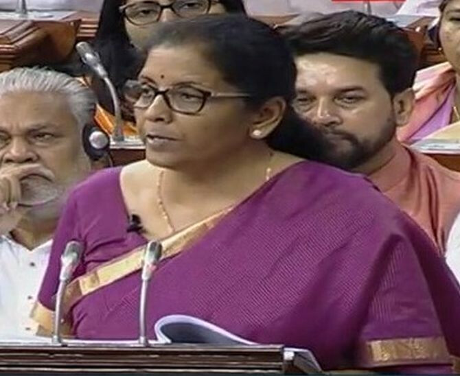 केंद्रीय अर्थसंकल्प २०१९ः ५ लाखांपर्यंतचं उत्पन्न करमुक्त, श्रीमंतावरील कराचा बोजा मात्र वाढवला