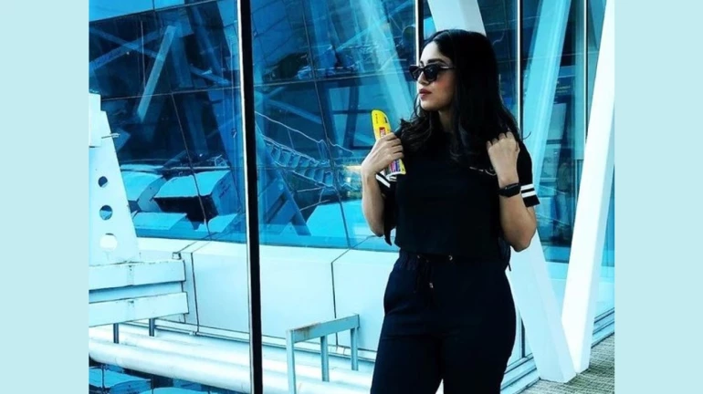 ‘पति पत्नी और वो’ की शूटिंग के लिए लखनऊ रवाना हुईं भूमि पेडनेकर! ‘पति पत्नी और वो’ की शूटिंग के लिए लखनऊ रवाना हुईं भूमि पेडनेकर!