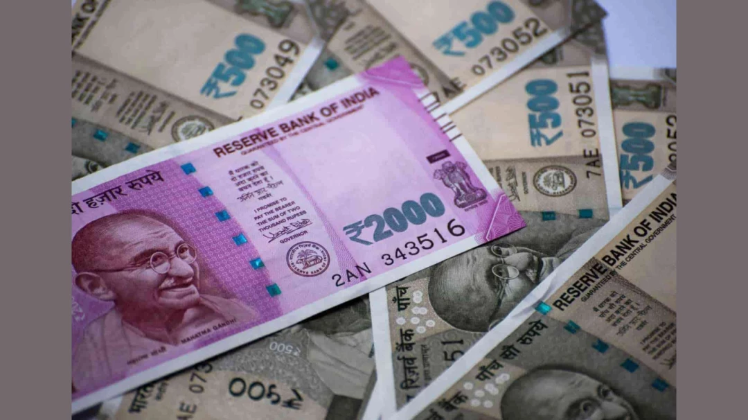 Индийская рупия. RS валюта. 500 Рупий Индия. Фото новой валюты Индии. 600 долл
