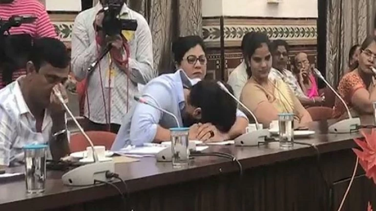 मध्य रेलवे के जनरल मैनेजर से मिले अमित ठाकरे मध्य रेलवे के जनरल मैनेजर से मिले अमित ठाकरे