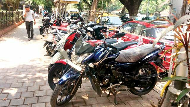 बीएमसी ने अवैध वाहनों की पार्किंग से वसूले  5.19 लाख रुपये