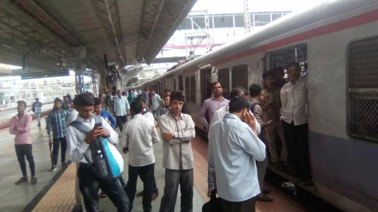 हार्बर मार्गावरील तांत्रिक बिघाड दुरूस्त हार्बर मार्गावरील तांत्रिक बिघाड दुरूस्त