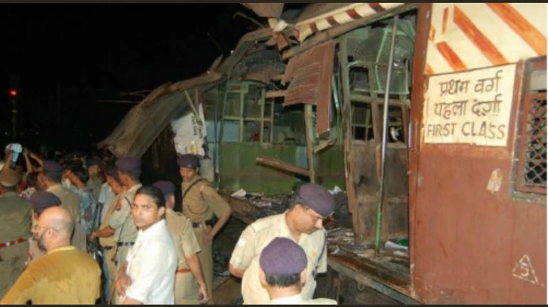 2006 मुंबई ट्रेन ब्लास्ट की 13वीं बरसी, हादसे में मारे गए थे 209 लोग 2006 मुंबई ट्रेन ब्लास्ट की 13वीं बरसी, हादसे में मारे गए थे 209 लोग