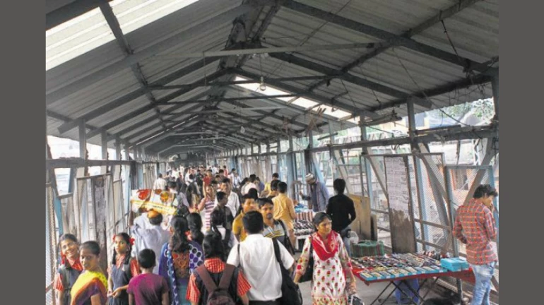 BMC to deploy special squads for clearing hawkers from station areas after Bombay HC's pressure BMC to deploy special squads for clearing hawkers from station areas after Bombay HC's pressure