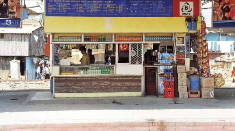 रेल्वे स्थानकांवर दिसणार अधिकृत फेरीवाले रेल्वे स्थानकांवर दिसणार अधिकृत फेरीवाले