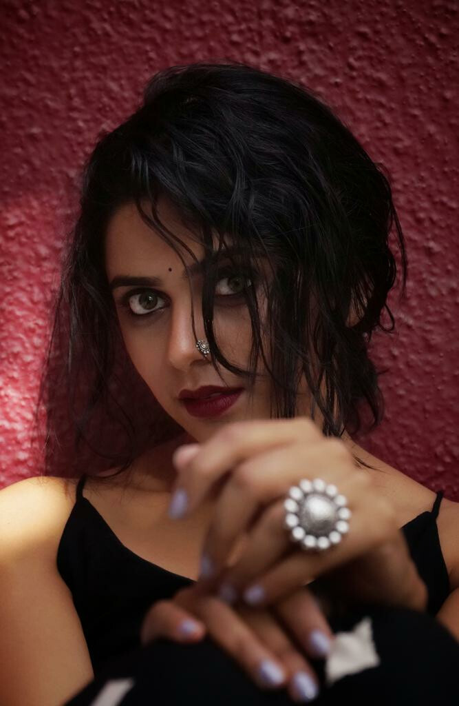 मधुराच्या मधुर अदा पाहिल्या का?