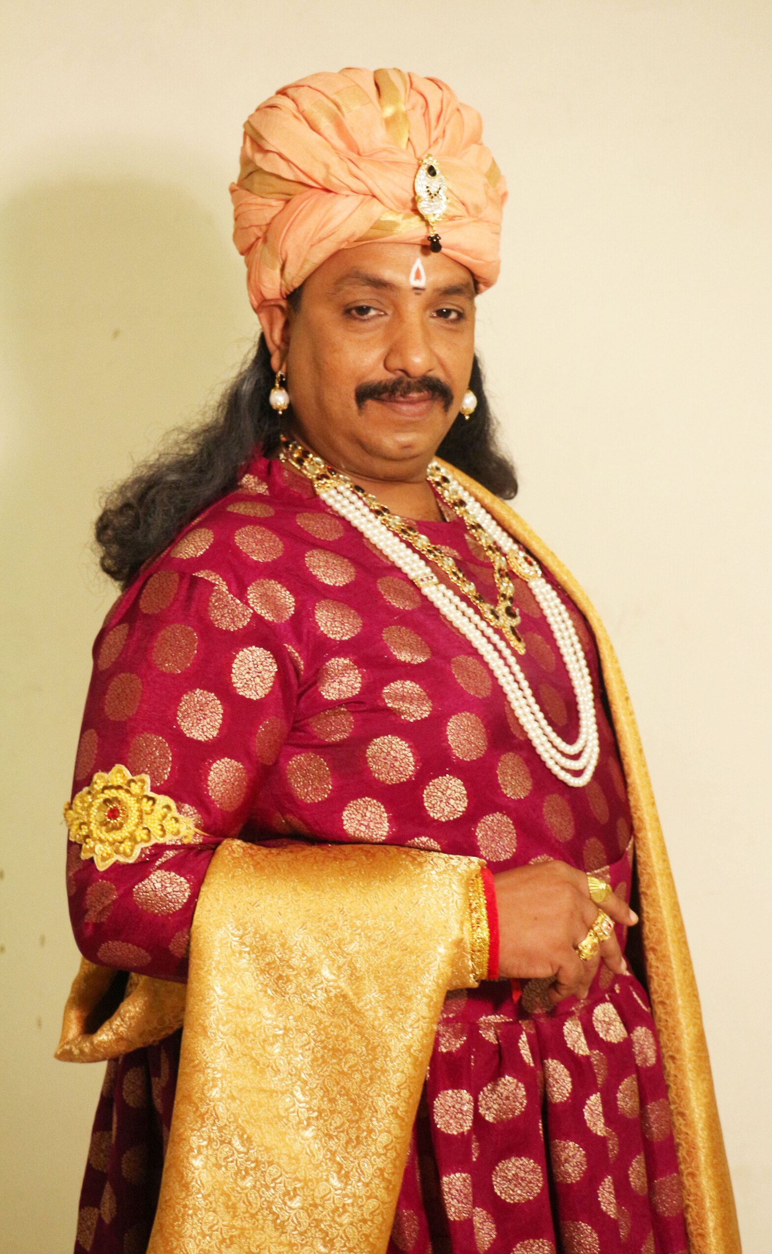 ओळखलंत का? कोण आहेत हे?