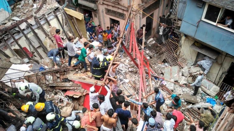 डोंगरी इमारत हादसा- बी वॉर्ड के सहायक आयुक्त विवेक राही निलंबित डोंगरी इमारत हादसा- बी वॉर्ड के सहायक आयुक्त विवेक राही निलंबित