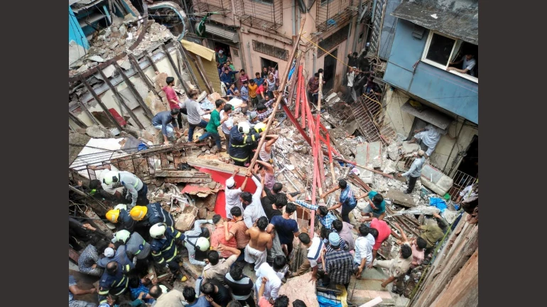 मुंबई शहर में 2704 इमारत गिरने की दुर्घटनाओं में कुल 234 लोगों की मौत 840 जख्मी ! मुंबई शहर में 2704 इमारत गिरने की दुर्घटनाओं में कुल 234 लोगों की मौत 840 जख्मी !