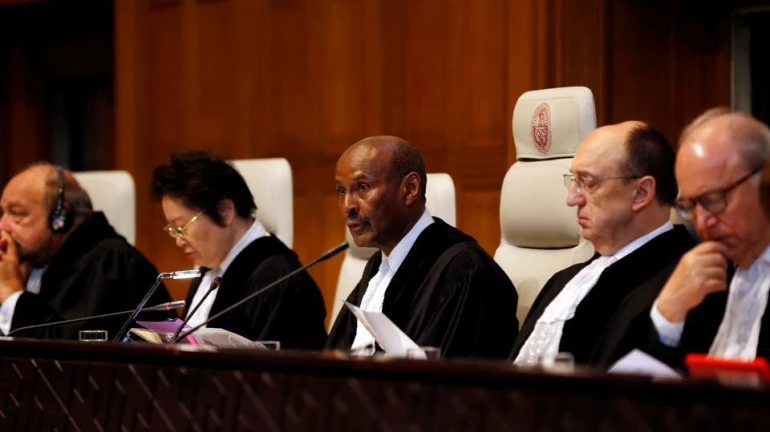 कुलभूषण जाधव यांच्या फाशीला स्थगिती, मित्रांनी केला आनंद साजरा कुलभूषण जाधव यांच्या फाशीला स्थगिती, मित्रांनी केला आनंद साजरा