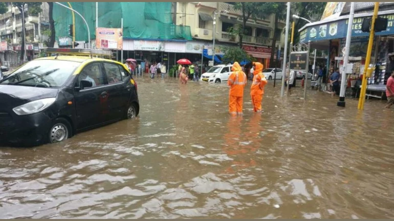 मुसळधार पावसामुळं हिंदमाता परिसरात साचलं पाणी