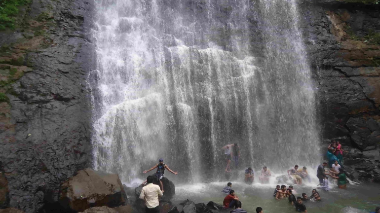 पुण्यातील धोकादायक पर्यटनस्थळांवर पर्यटकांना प्रवेश बंदी पुण्यातील धोकादायक पर्यटनस्थळांवर पर्यटकांना प्रवेश बंदी