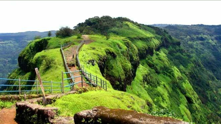 महाबलेश्वर में 10 से कम और 60 वर्ष से अधिक लोगों के आने पर पाबंदी महाबलेश्वर में 10 से कम और 60 वर्ष से अधिक लोगों के आने पर पाबंदी