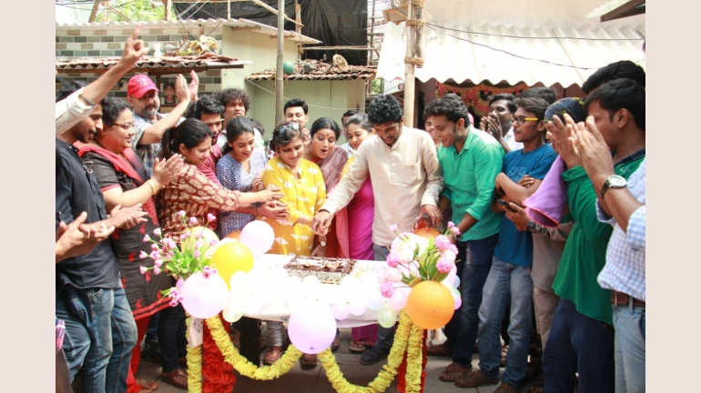 'मोलकरीण बाई'नं मारली सेंच्युरी 'मोलकरीण बाई'नं मारली सेंच्युरी