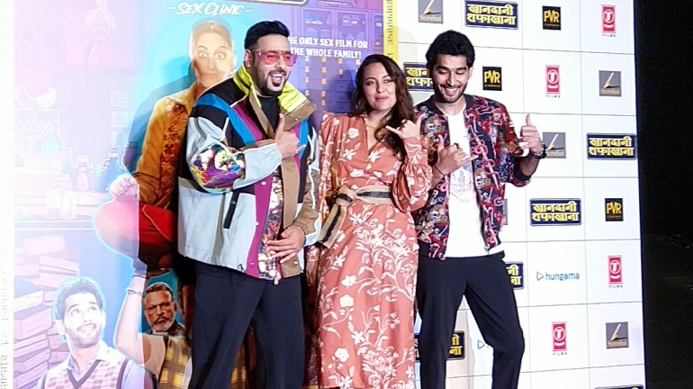 'बात तो करो' टैगलाइन के साथ रिलीज हुआ 'खानदानी शफखाना' का दूसरा ट्रेलर! 'बात तो करो' टैगलाइन के साथ रिलीज हुआ 'खानदानी शफखाना' का दूसरा ट्रेलर!