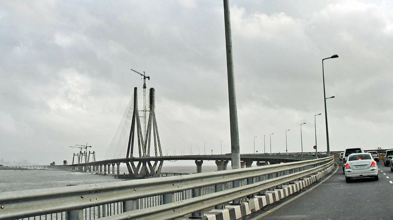 आत्महत्या करने से पुलिस ने रोका तो खुद को कर लिया घायल