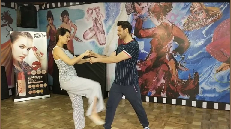 ‘नच बलिए 9’ की सभी प्रतियोगी जोड़ियां प्रैक्टिस में जुटीं! ‘नच बलिए 9’ की सभी प्रतियोगी जोड़ियां प्रैक्टिस में जुटीं!