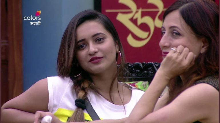 कशासाठी शिवानीनं मागितली किशोरींची माफी? कशासाठी शिवानीनं मागितली किशोरींची माफी?