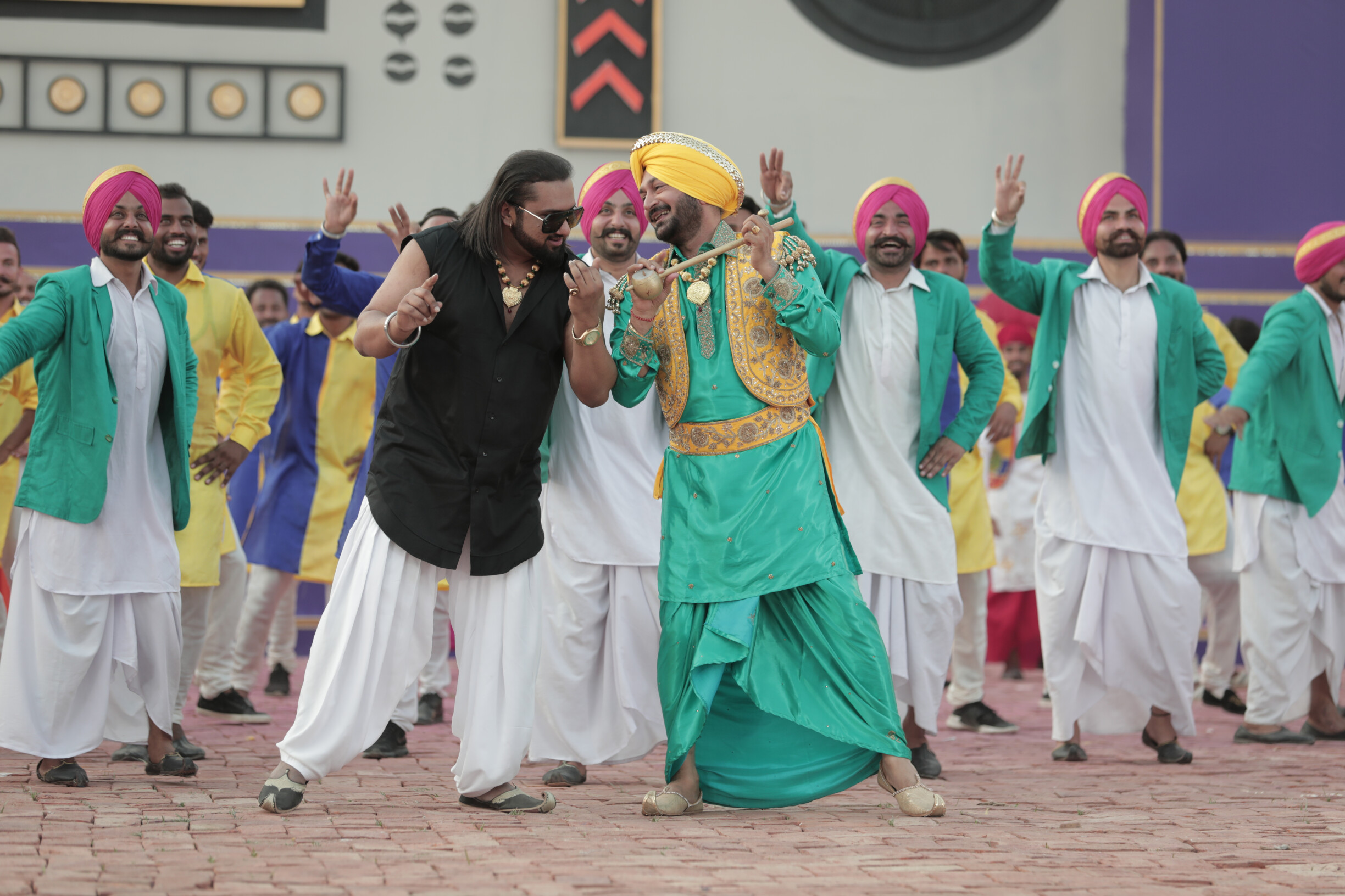 हनी सिंह का गाना ‘गुड़ नालो इश्क मीठा’ मचा रहा धमाल, 28 मिलियन हुए व्यूज!