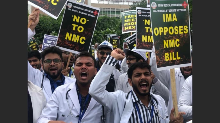 डाॅक्टरांचा देशव्यापी संप कशासाठी? रूग्णसेवा कोलमडण्याची शक्यता डाॅक्टरांचा देशव्यापी संप कशासाठी? रूग्णसेवा कोलमडण्याची शक्यता