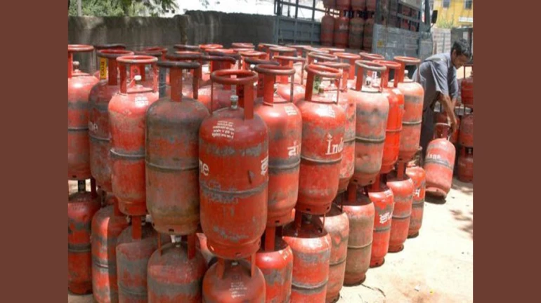 बिना सब्सिडी वाली रसोई गैस सिलेंडर के दामों में कटौती बिना सब्सिडी वाली रसोई गैस सिलेंडर के दामों में कटौती