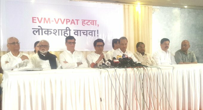 विपक्षी पार्टियों की मांग , EVM की जगह हो बैलेट पेपर से चुनाव