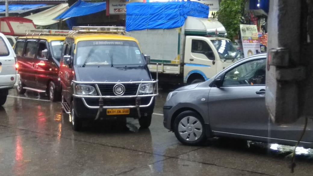 पोलिसांच्या नाकावर टिच्चून शेअर टॅक्सी चालकांचं रॅश ड्रायव्हिंग