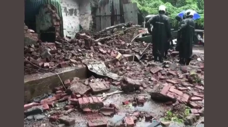 चांदिवली में दीवार गिरी, 1 की मौत 3 घायल चांदिवली में दीवार गिरी, 1 की मौत 3 घायल