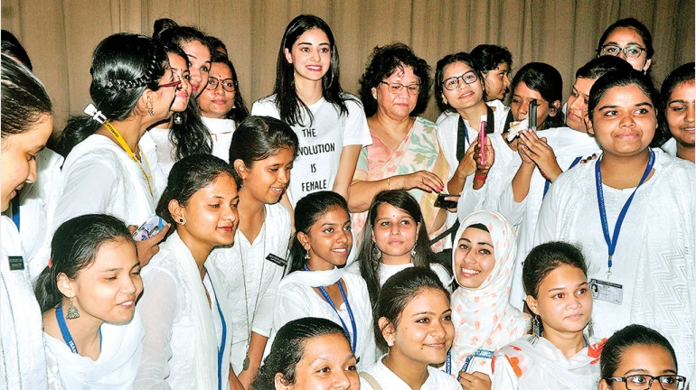 अनन्या पांडे के 'सो पॉजिटिव' को मिला बेहतर रिस्पॉन्स, 17 कॉलेज ने किया एक्ट्रेस को इनवाइट! अनन्या पांडे के 'सो पॉजिटिव' को मिला बेहतर रिस्पॉन्स, 17 कॉलेज ने किया एक्ट्रेस को इनवाइट!