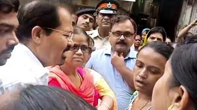 महापौरांविरोधात विनयभंगाचा गुन्हा दाखल करा, काँग्रेसची मागणी महापौरांविरोधात विनयभंगाचा गुन्हा दाखल करा, काँग्रेसची मागणी