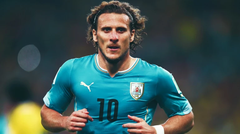 Former Manchester United and Mumbai City FC player Diego Forlan announces retirement Former Manchester United and Mumbai City FC player Diego Forlan announces retirement