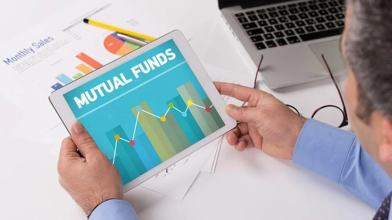 Mutual Fund भाग १ : गुंतवणुकीसाठी म्युच्युअल फंडच का? जाणून घेऊया म्युच्युअल फंडाविषयी Mutual Fund भाग १ : गुंतवणुकीसाठी म्युच्युअल फंडच का? जाणून घेऊया म्युच्युअल फंडाविषयी