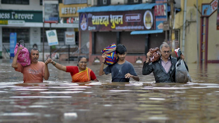 How did Maharashtra tackle the worst floods in recent times?