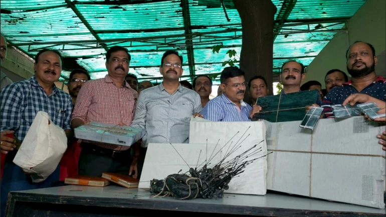 बेकायदा टेलीफोन एक्स्चेंज चालवणाऱ्या ७ जणांना अटक बेकायदा टेलीफोन एक्स्चेंज चालवणाऱ्या ७ जणांना अटक