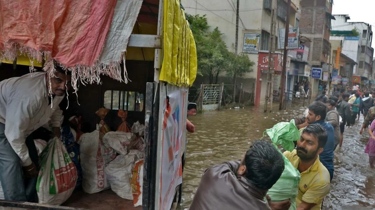 Ganpati Mandals Come Together To Help People Affected Due To Floods In Maharashtra