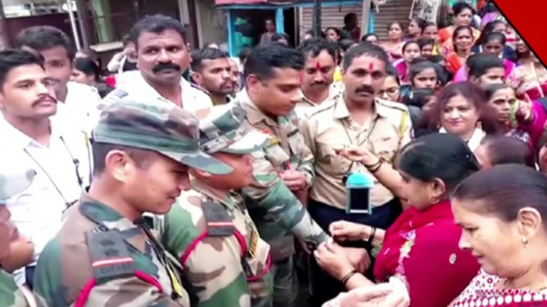Women In Sangli Tie Rakhi To Army Personnel