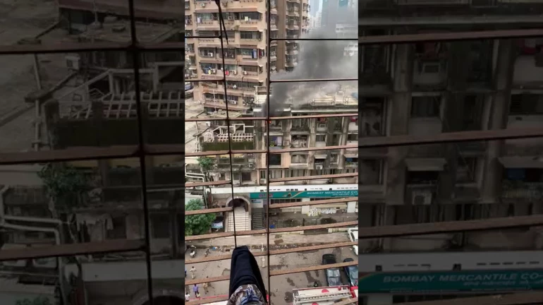मुंबई के क्राफर्ड मार्केट में लगी आग, कोई हताहत नहीं