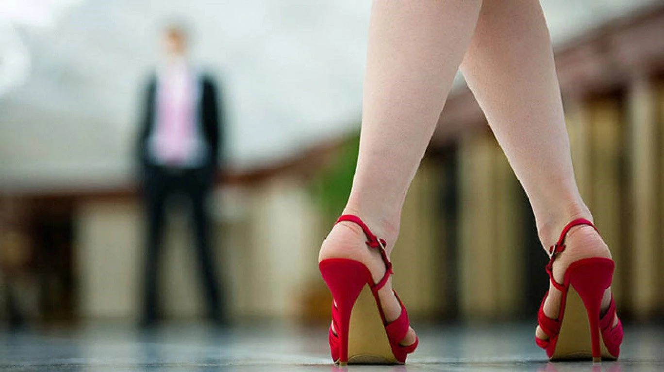 Image: https://www.mumbailive.com/images/media/images/images_1565706256232__sex_racket_.jpg?bg=c2c0b9&crop=1368%2C768%2C0%2C0&fit=fill&fm=webp&h=768&height=768&w=1368&width=1368 High profile sex racket busted in mumbai one model arrested 2 rescue 2 2