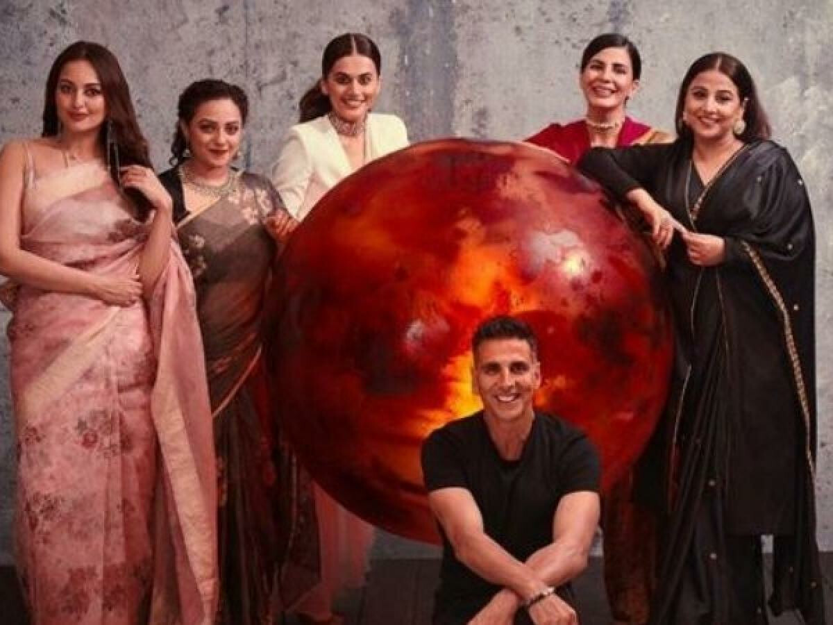 Movie Review: 'मंगळ' ग्रहाच्या प्रवासाची 'सुमंगल' कहाणी