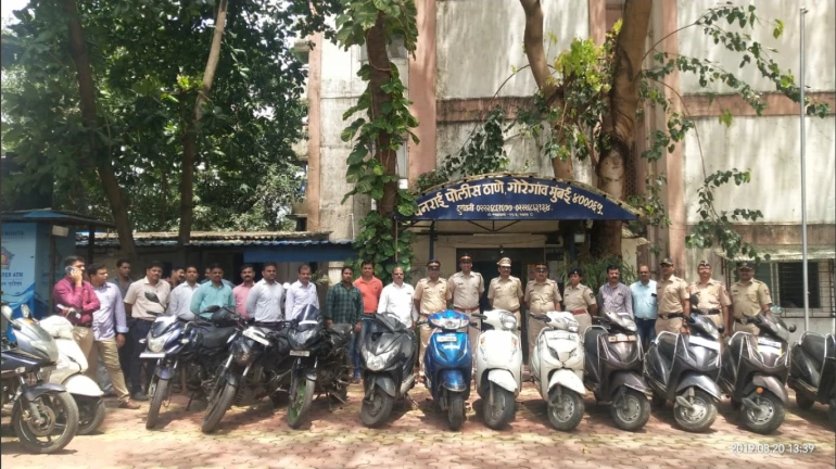दुचाकी चोरणाऱ्या ४ सराईत आरोपींना अटक दुचाकी चोरणाऱ्या ४ सराईत आरोपींना अटक