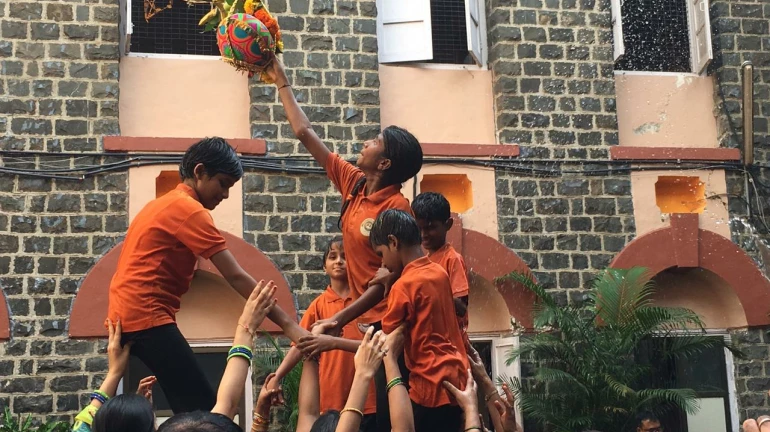 नेत्रहीन छात्रों ने मनाई दही हांडी नेत्रहीन छात्रों ने मनाई दही हांडी