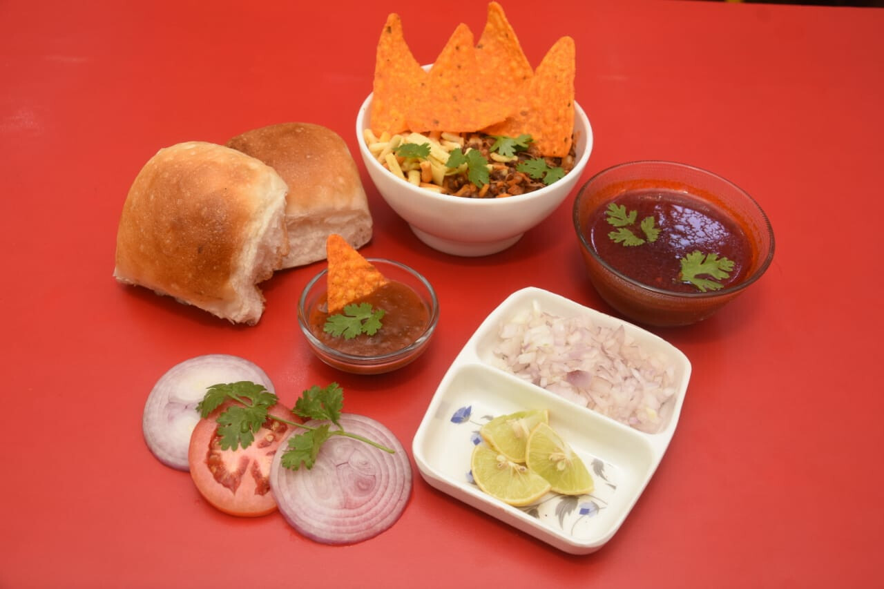 महाराष्ट्राच्या पारंपरिक मिसळला मॅक्सीकन तडका