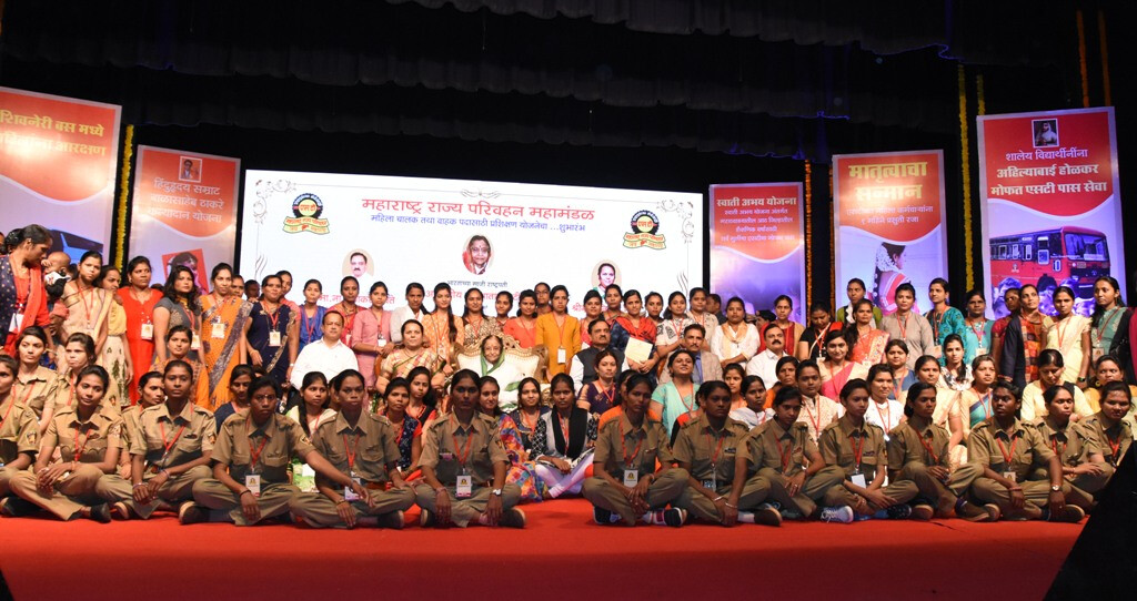 एसटी बसच्या चालकपदी महिलांची निवड