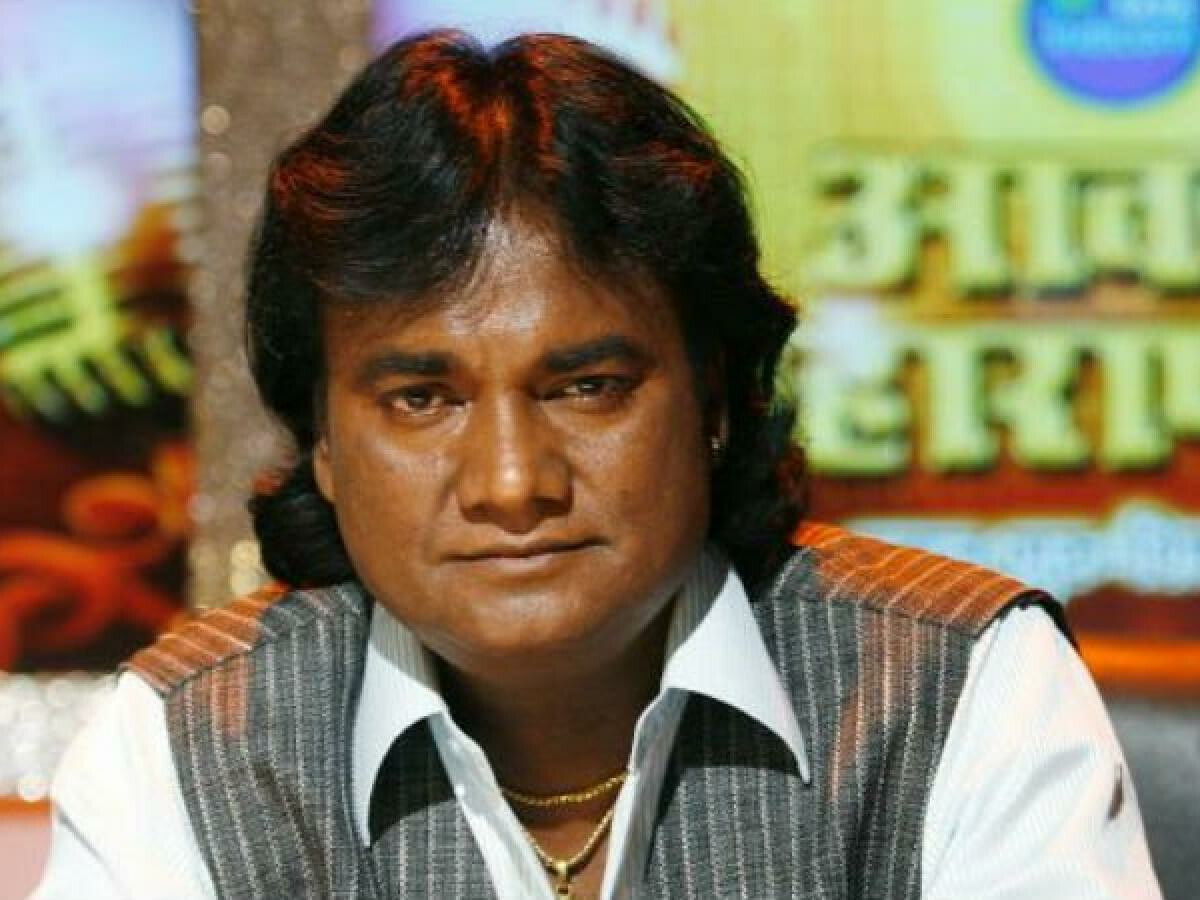 गायक आनंद शिंदे यांच्या गाडीला अपघात, सुदैवाने थोडक्यात बचावले