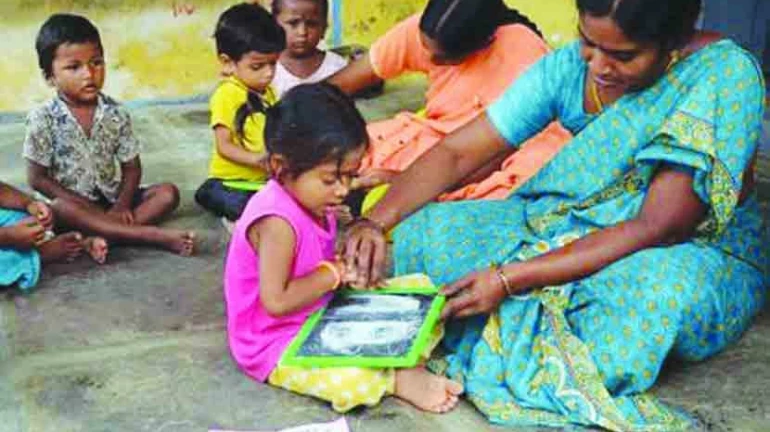 गणेशोत्सवासाठी वेतन लवकर देण्याची अंगणवाडी सेविकांची मागणी गणेशोत्सवासाठी वेतन लवकर देण्याची अंगणवाडी सेविकांची मागणी