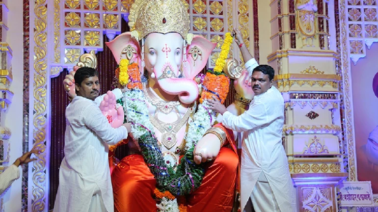 Ganesh Utsav 2019: American designer 'Sai Suman' to design outfits for Andhericha Raja this year Ganesh Utsav 2019: American designer 'Sai Suman' to design outfits for Andhericha Raja this year