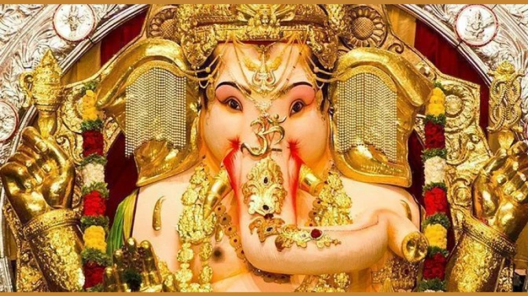 गणेशोत्सव २०१९: जीएसबी मंडळानं भक्तांच्या सुरक्षेसाठी काढला २६६.६५ कोटींचा विमा गणेशोत्सव २०१९: जीएसबी मंडळानं भक्तांच्या सुरक्षेसाठी काढला २६६.६५ कोटींचा विमा
